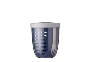 Rosti Mepal  – Contenitore Per Frutta E Verdura Ellipse – Portapane Per Frutta E Verdura – Ideale Per Chi è In Viaggio – Contenitore Per Frutta Con Forchetta E Colino – 600 Ml – Nordic Denim